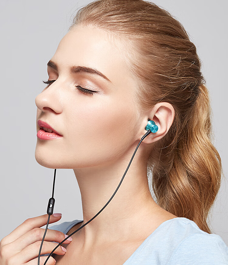 1MORE E1009 Wired In-Ear Headphones with Mic, Heavy Bass, Inline Control, Jay Chou Edition, Silver, Compatible with Phone, Computer, Gaming, Karaoke 2