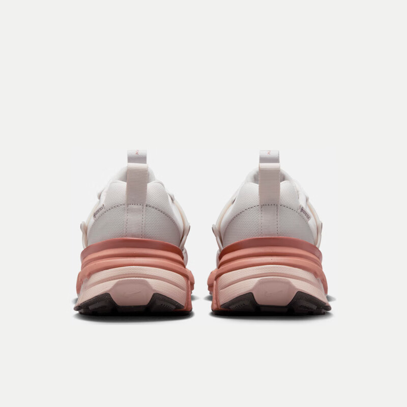NIKE Women's Casual Shoes V2K RUN, Gore-Tex Winter Waterproof Sports Shoes, FZ2622-003, White And Pink, Size 40 5