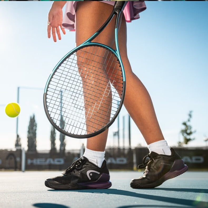 HEAD Zvelev Gravity 2025 MP Full Carbon Professional Tennis Racket, Small Z Carbon Fiber Racket, Pre-Strung 7