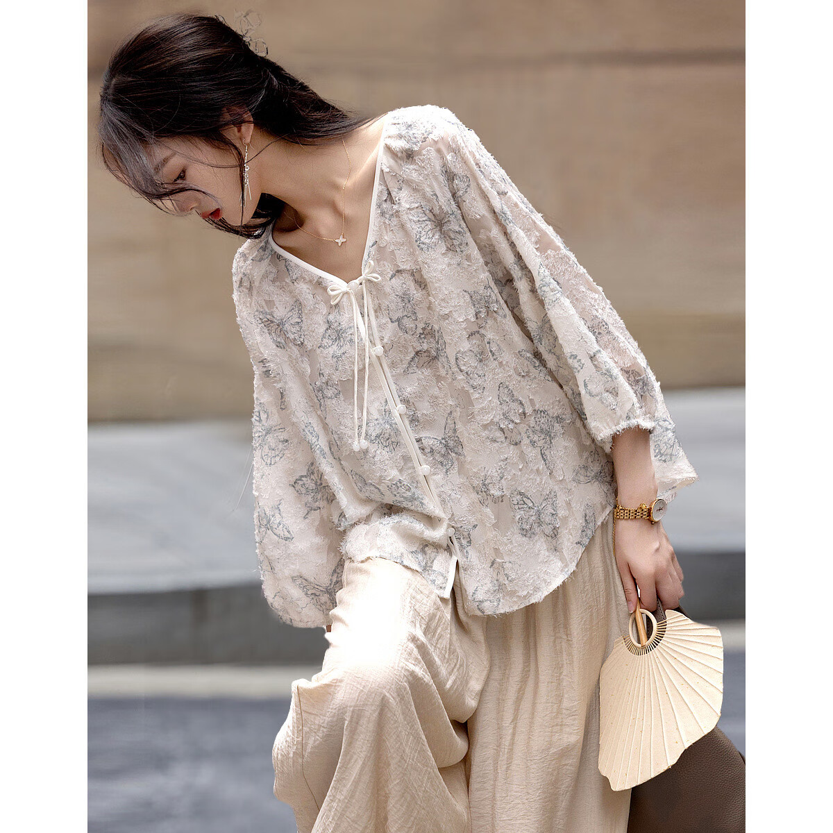 Dme [Mystical Romanticism] Spring And Autumn Style New Chinese Butterfly Clip Flower Shirt Tassel Button-Up Blouse