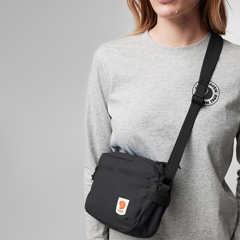 FJALLRAVEN Crossbody Bag, Everyday Sports Shoulder Bag, Waist Pack, 23227-550, Black, 3L