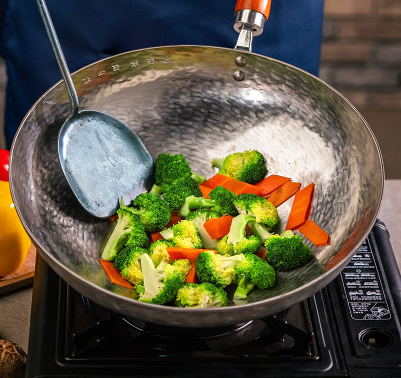 Laoniejia Pure Titanium Household Wok with Zhangqiu Wooden Handle, Handmade Non-Coated Non-Rust Non-Stick Pan, Niyingjiang 32cm 5