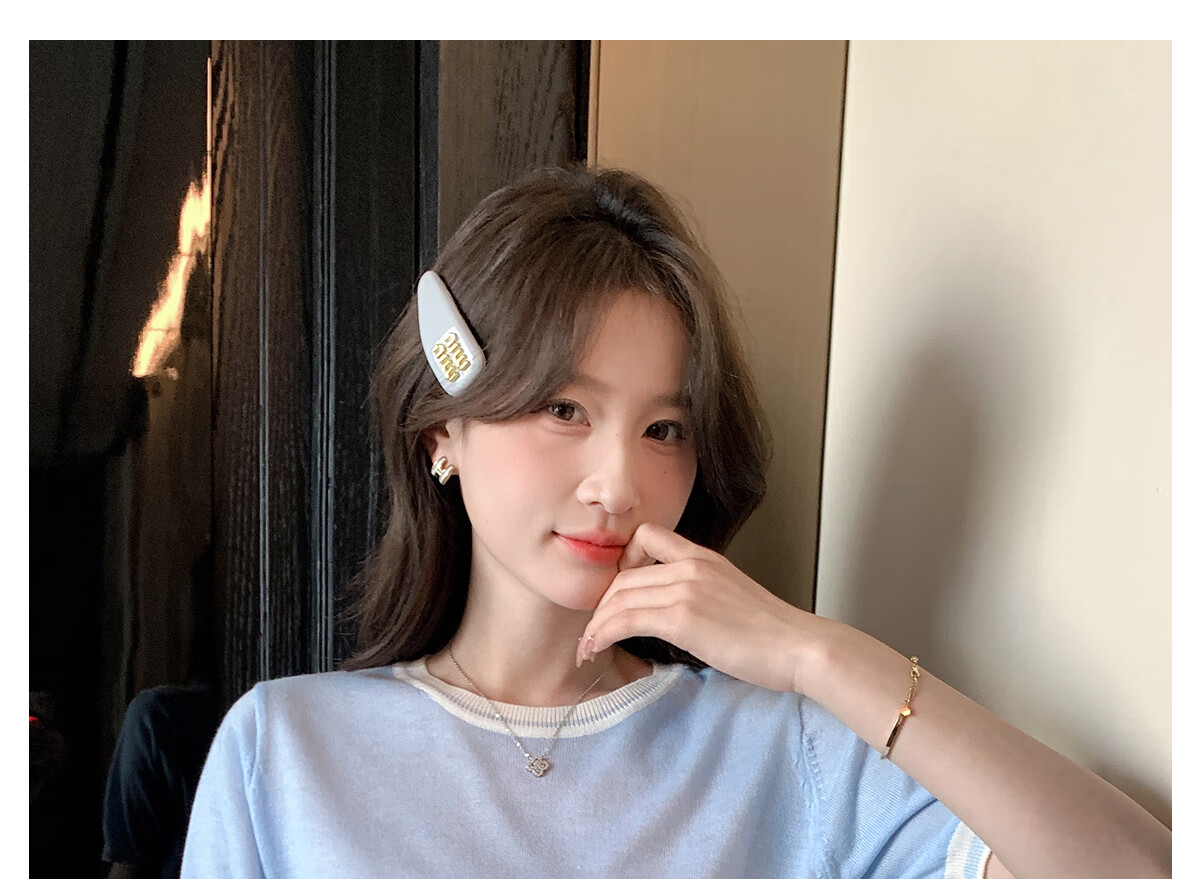 Halo Queen Knitted Short-Sleeve T-Shirt for Women, Round Neck, Contrasting Colors, Fashionable Slimming Top, Contains Wool And Silk, Comfortable Fabric, H52T032 26