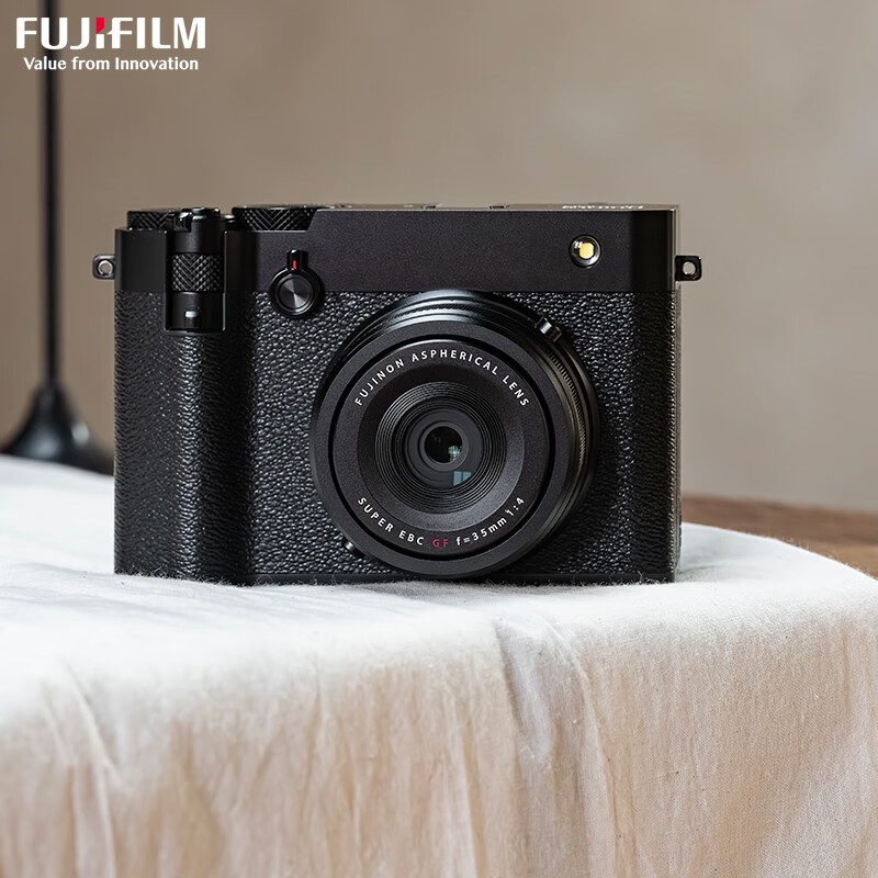 FUJIFILM GFX100RF Mirrorless Medium Format Camera, 35mm F4 Fixed Lens, Black (102 Million Pixels, 3-Stop Digital Zoom, In-Camera Shutter, Only 735g)