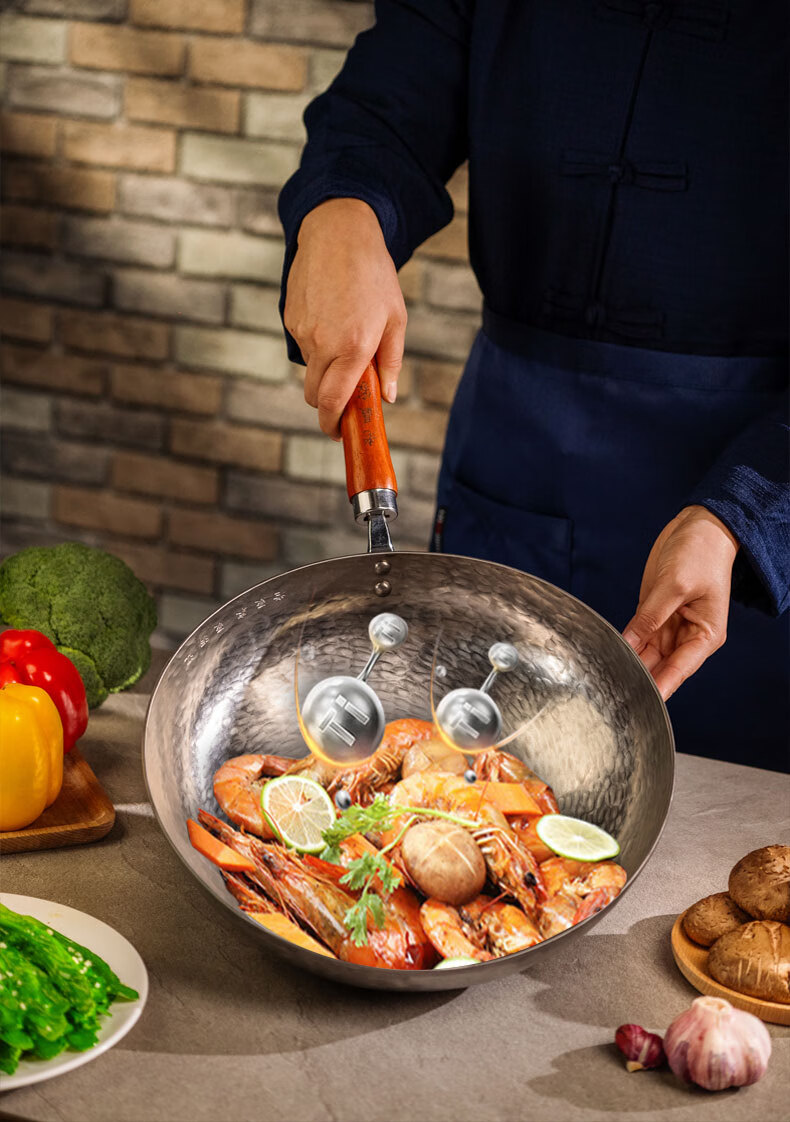Laoniejia Pure Titanium Household Wok with Zhangqiu Wooden Handle, Handmade Non-Coated Non-Rust Non-Stick Pan, Niyingjiang 32cm 11