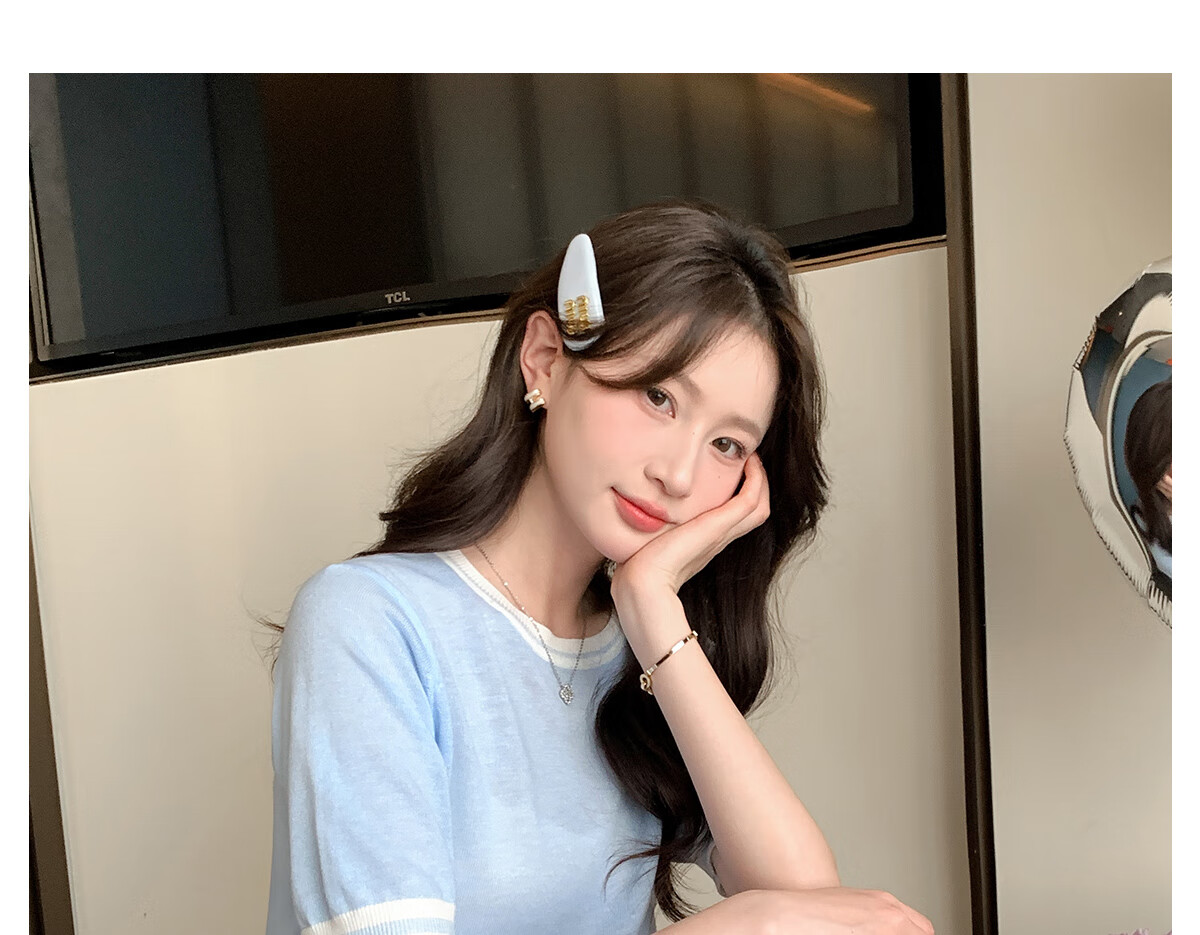 Halo Queen Knitted Short-Sleeve T-Shirt for Women, Round Neck, Contrasting Colors, Fashionable Slimming Top, Contains Wool And Silk, Comfortable Fabric, H52T032 40