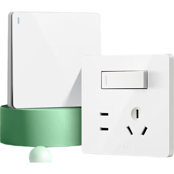 BULL Switch Socket, G12 Series Single-Pole Double-Throw Five-Hole with Switch Socket, 86-Type Panel, G12E334S, Ivory White