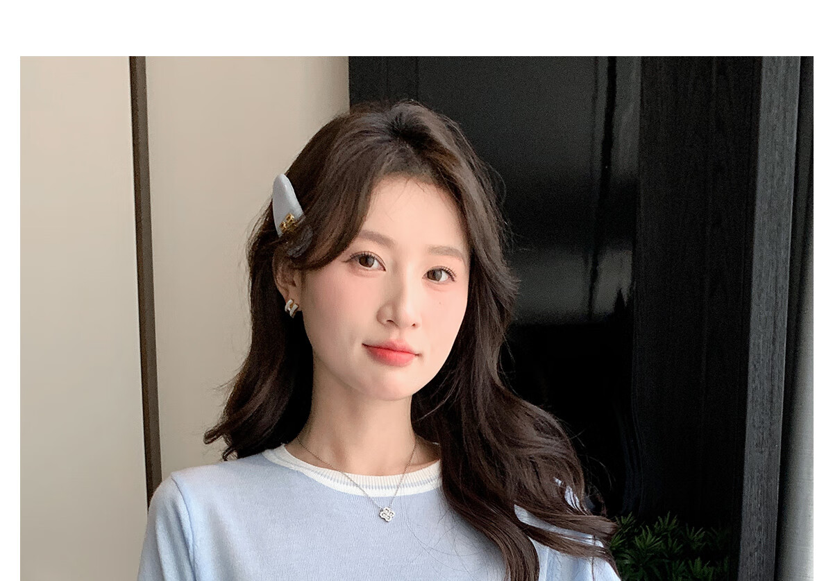 Halo Queen Knitted Short-Sleeve T-Shirt for Women, Round Neck, Contrasting Colors, Fashionable Slimming Top, Contains Wool And Silk, Comfortable Fabric, H52T032 38