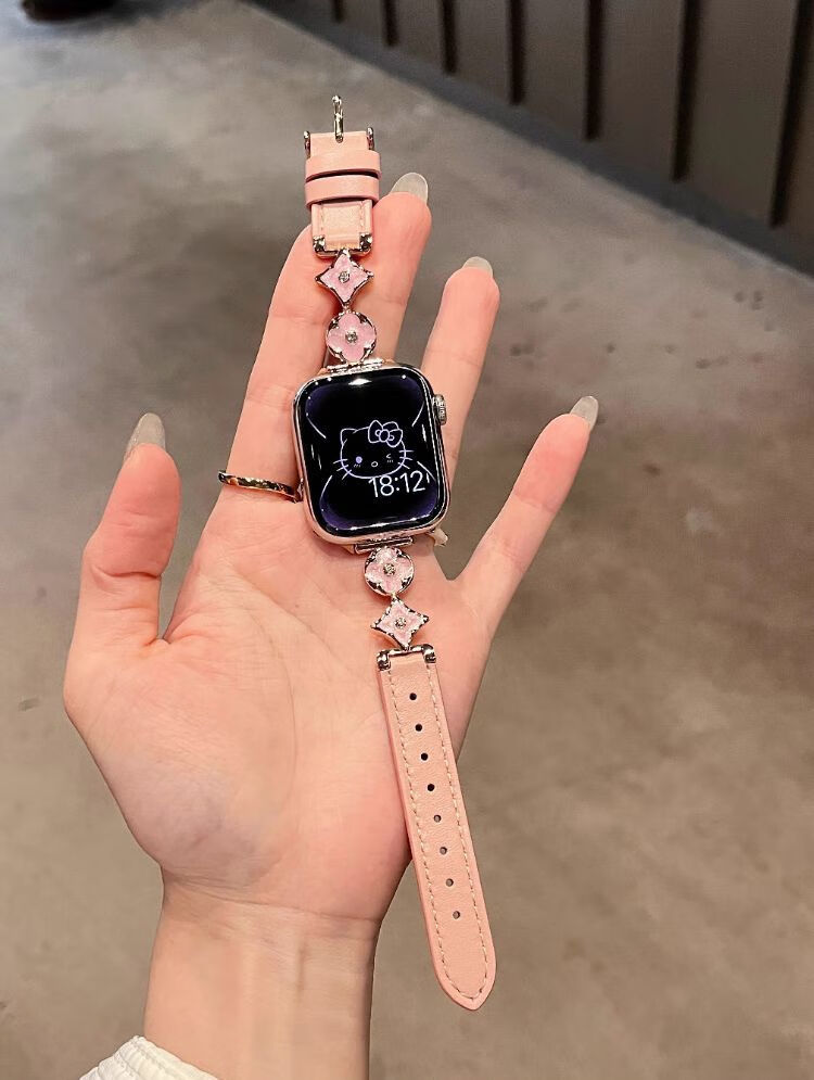 Biaodaige Leather Strap for Apple Watch Series 12, Women's SE3/2, Compatible with S10/S9/11/iWatch, Fresh Autumn And Summer Style with Four-Leaf Clover Design for Women in Gold 1