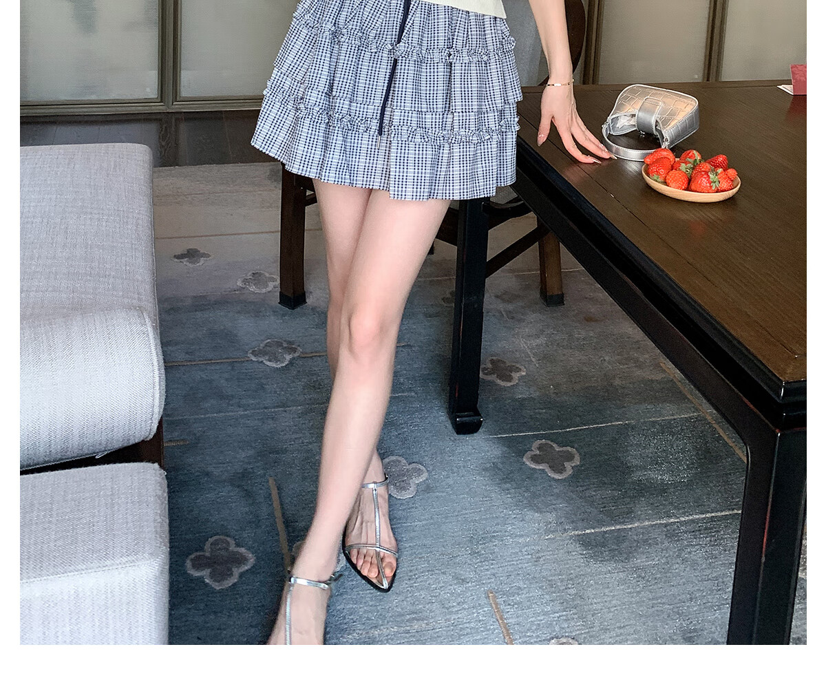 Halo Queen Knitted Short-Sleeve T-Shirt for Women, Round Neck, Contrasting Colors, Fashionable Slimming Top, Contains Wool And Silk, Comfortable Fabric, H52T032 24