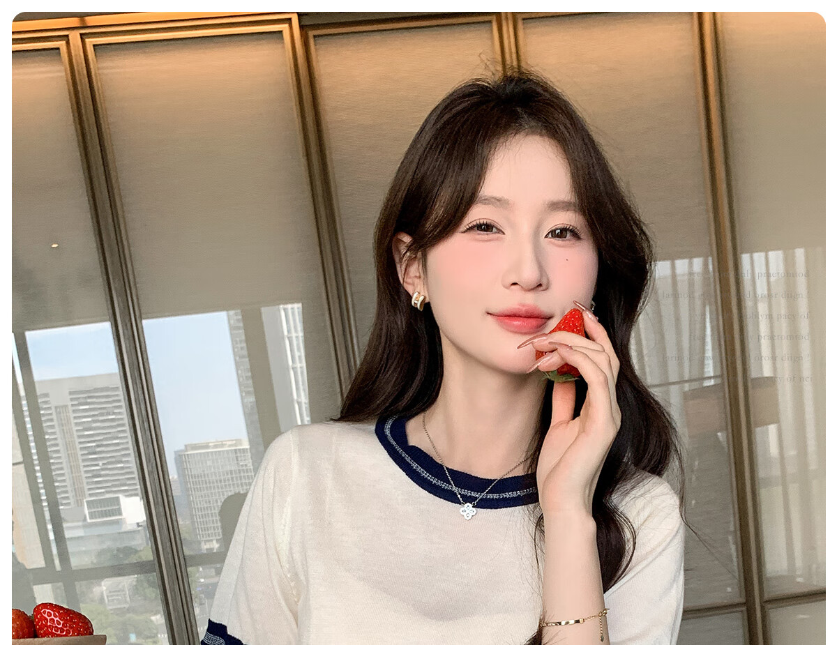 Halo Queen Knitted Short-Sleeve T-Shirt for Women, Round Neck, Contrasting Colors, Fashionable Slimming Top, Contains Wool And Silk, Comfortable Fabric, H52T032 1