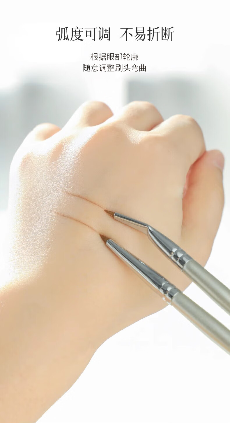 Chense Angled Eyeliner Brush, Detail Brush, Fine Concealer Brush, Eye Makeup Brush for Drawing Tear Troughs and Lower Eyelids 1