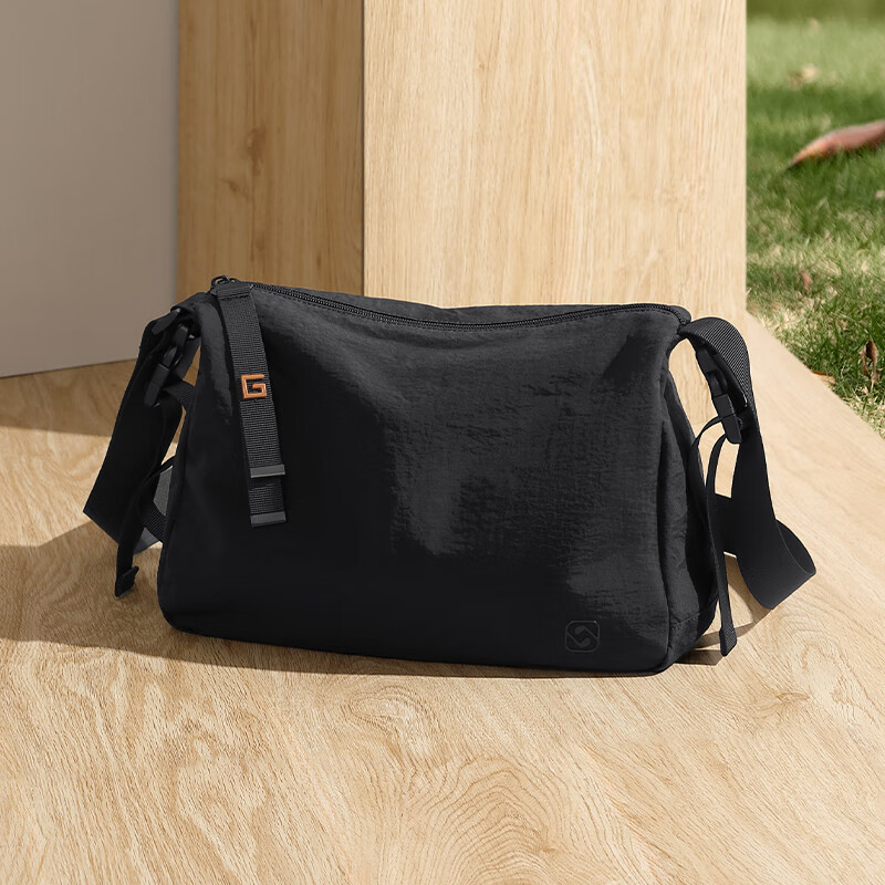 GOLF Lightweight Crossbody Bag for Men And Women, Large Capacity Shoulder Bag, Casual Commute Travel Water-Resistant Sports Fitness Phone Messenger Bag