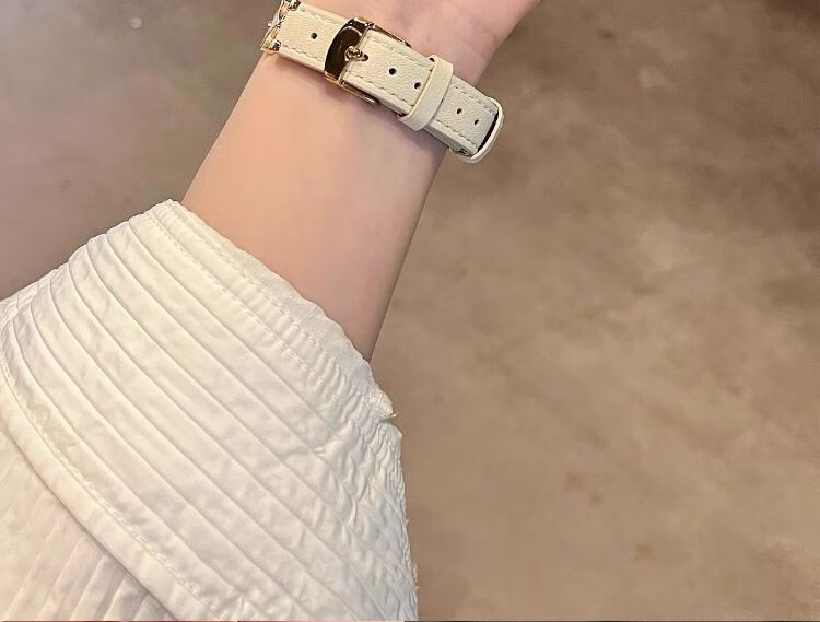 Biaodaige Leather Strap for Apple Watch Series 12, Women's SE3/2, Compatible with S10/S9/11/iWatch, Fresh Autumn And Summer Style with Four-Leaf Clover Design for Women in Gold 11