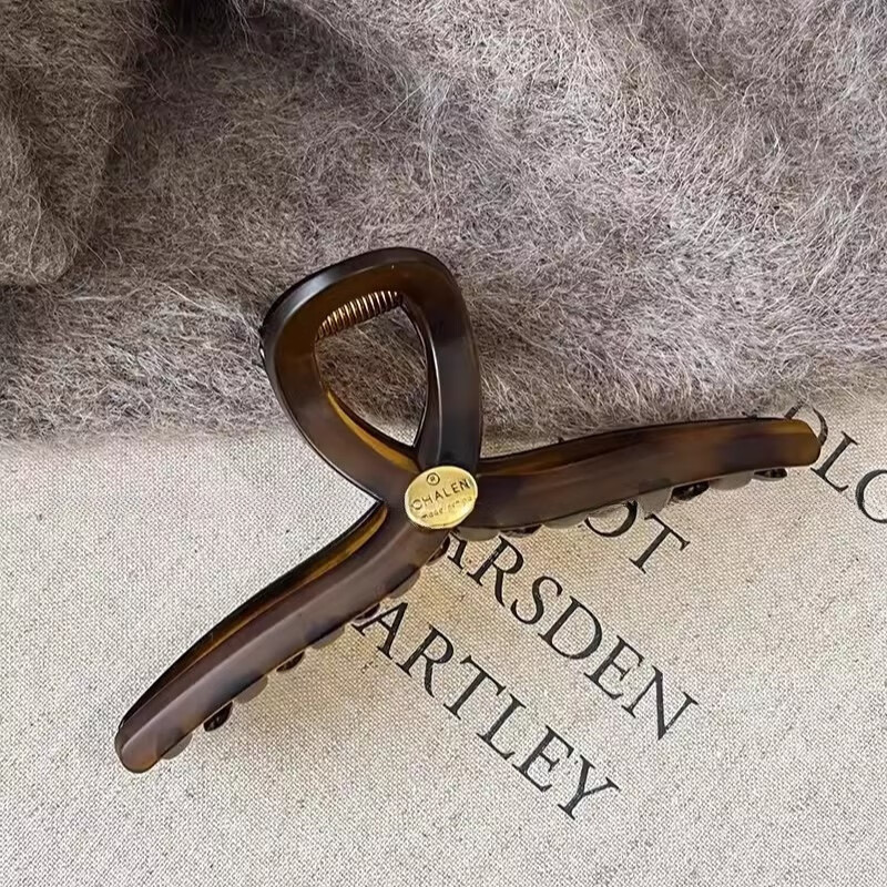 Huangjiama 11cm Hair Claw Clip for Women, Elegant Bun Shark Clip, High-End Back of Head Hair Clip, Classy Hair Accessory 1