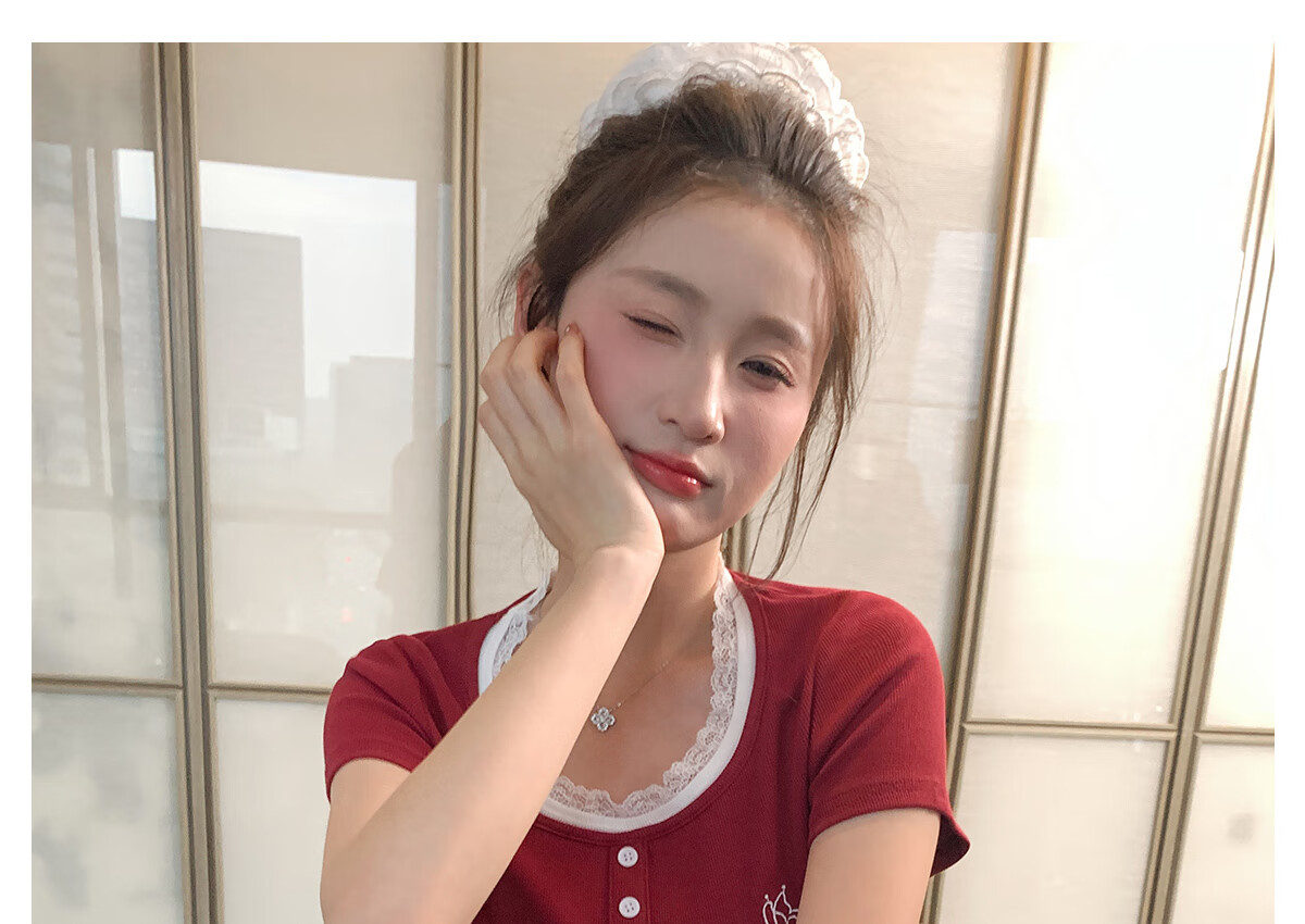 Halo Queen Women's Short-Sleeve T-Shirt, Round Neck, Red And White Contrasting Color Lace Splicing, Slim-Fit Embroidered Bow Waist-Cinching Slimming H52T076 18