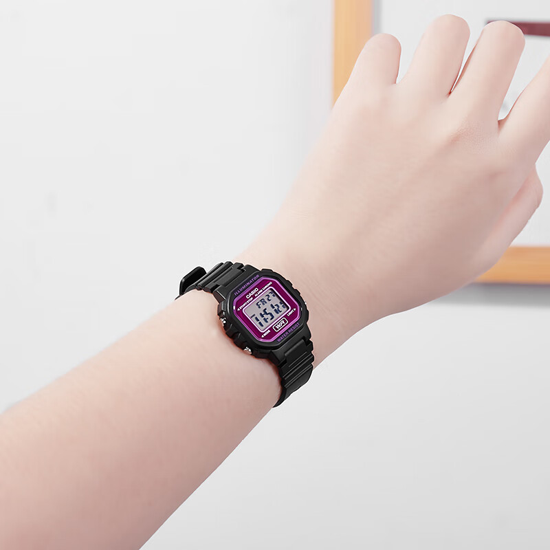 Casio Student Watch, Compact Sports Square Watch, Digital Watch for Men And Women, LA-20WH