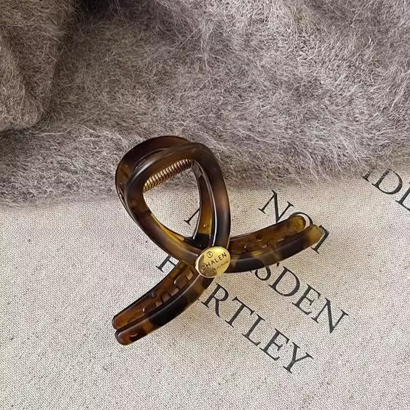 Huangjiama 11cm Hair Claw Clip for Women, Elegant Bun Shark Clip, High-End Back of Head Hair Clip, Classy Hair Accessory 2
