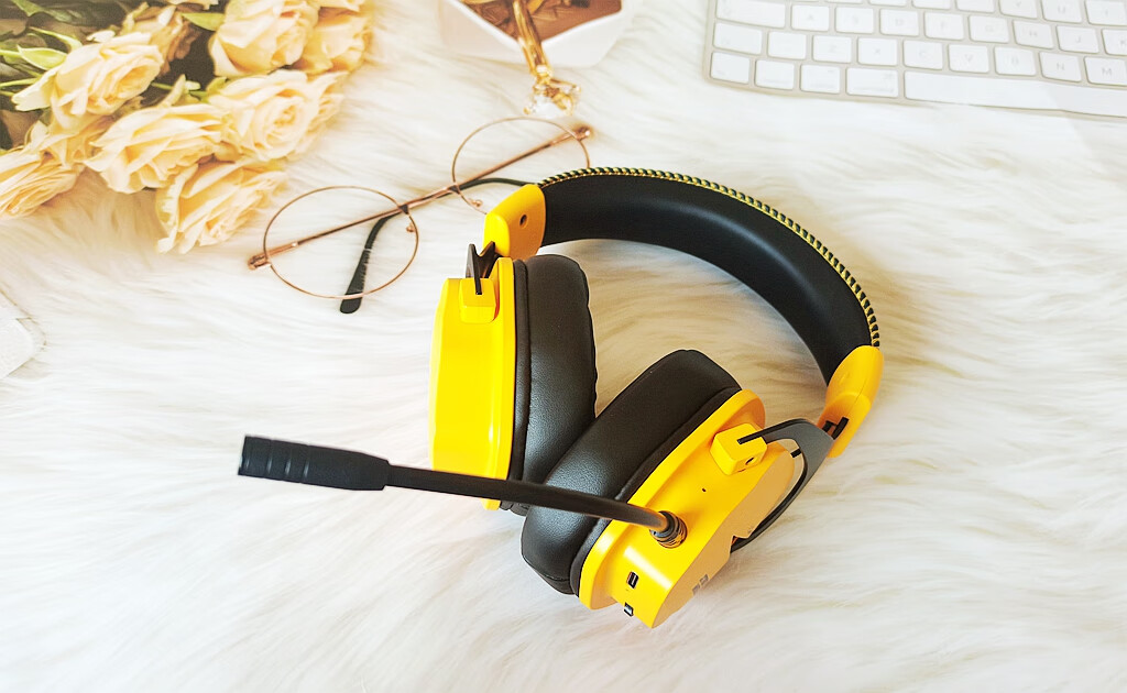 Taidu THS326 Quad-Mode Gaming Headset Bluetooth Wireless Over-Ear 7.1 Surround Sound Wired Esports Delta Operation Valorant FPS Positional Audio Lightning Yellow 25