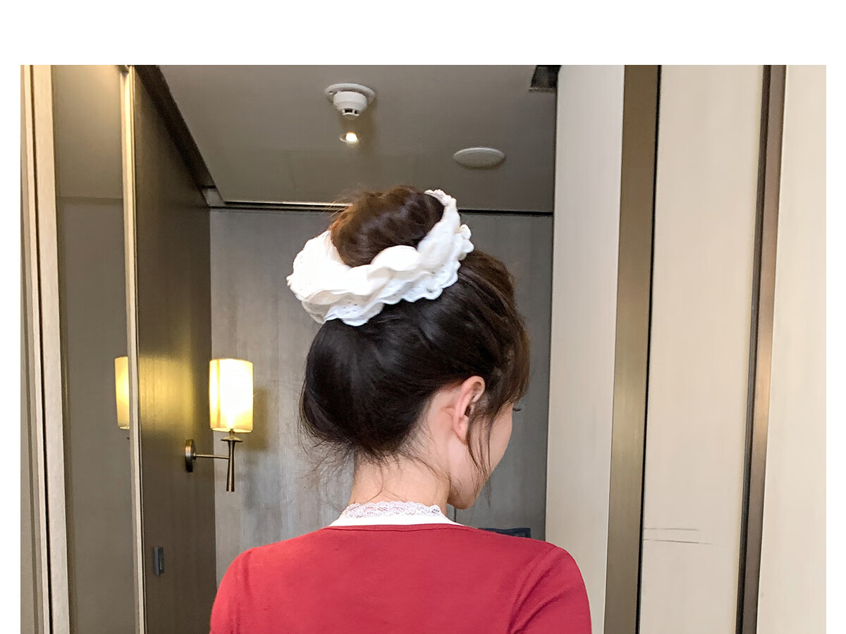 Halo Queen Women's Short-Sleeve T-Shirt, Round Neck, Red And White Contrasting Color Lace Splicing, Slim-Fit Embroidered Bow Waist-Cinching Slimming H52T076 24