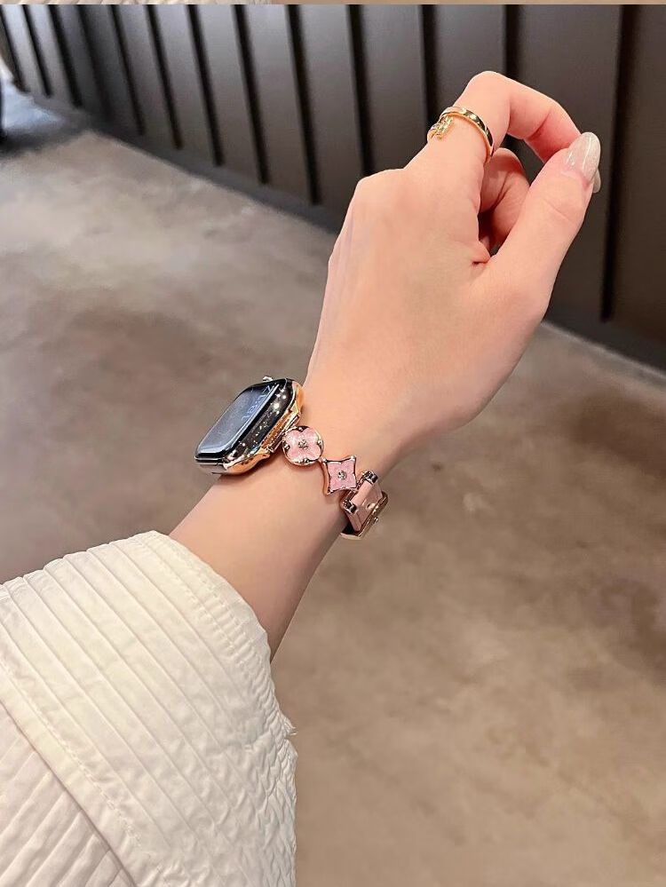 Biaodaige Leather Strap for Apple Watch Series 12, Women's SE3/2, Compatible with S10/S9/11/iWatch, Fresh Autumn And Summer Style with Four-Leaf Clover Design for Women in Gold 4