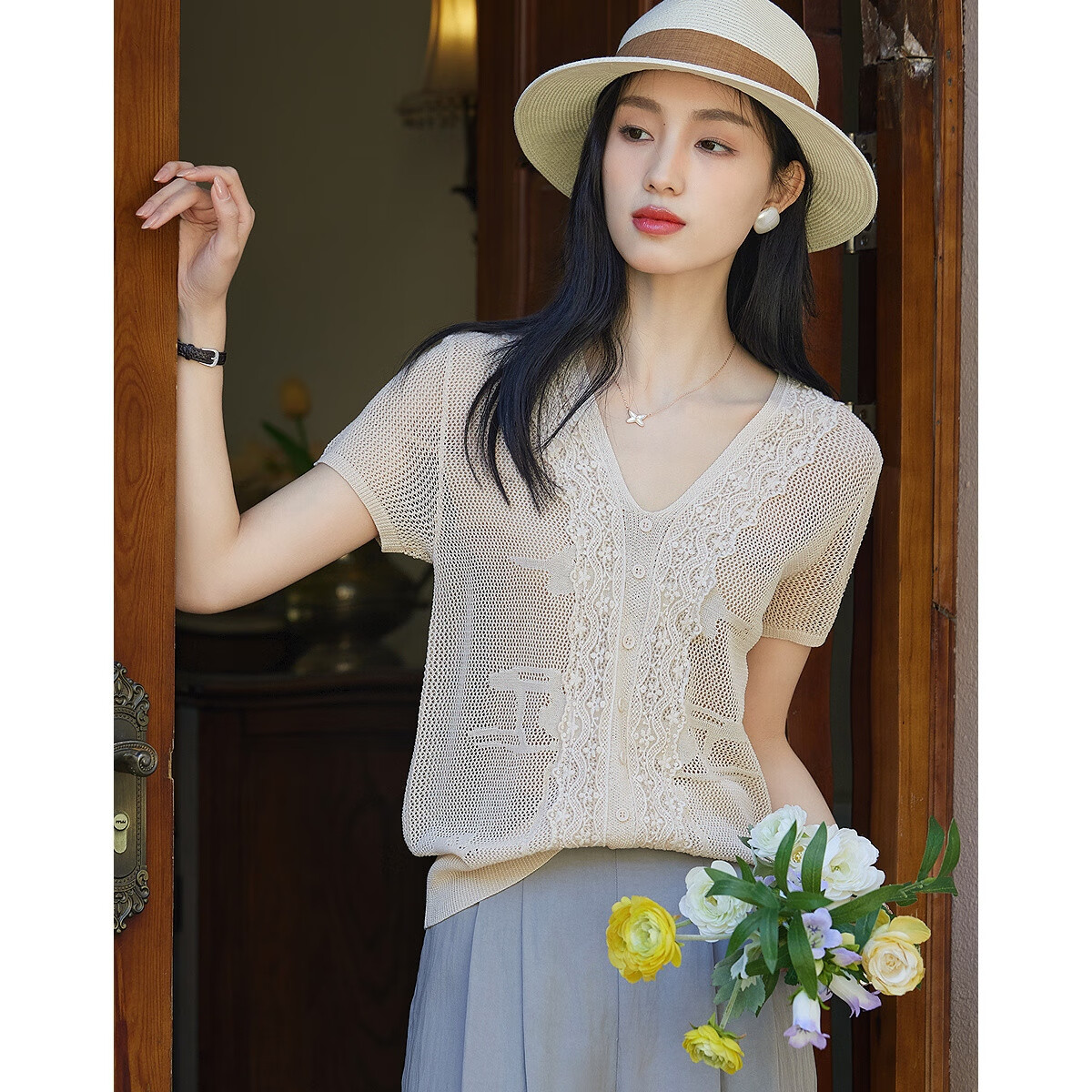 Dme [Cool And Elegant Outfit] Summer French V-Neck Lace Trim Sweater Jacquard Comfortable Knit Top for Wome