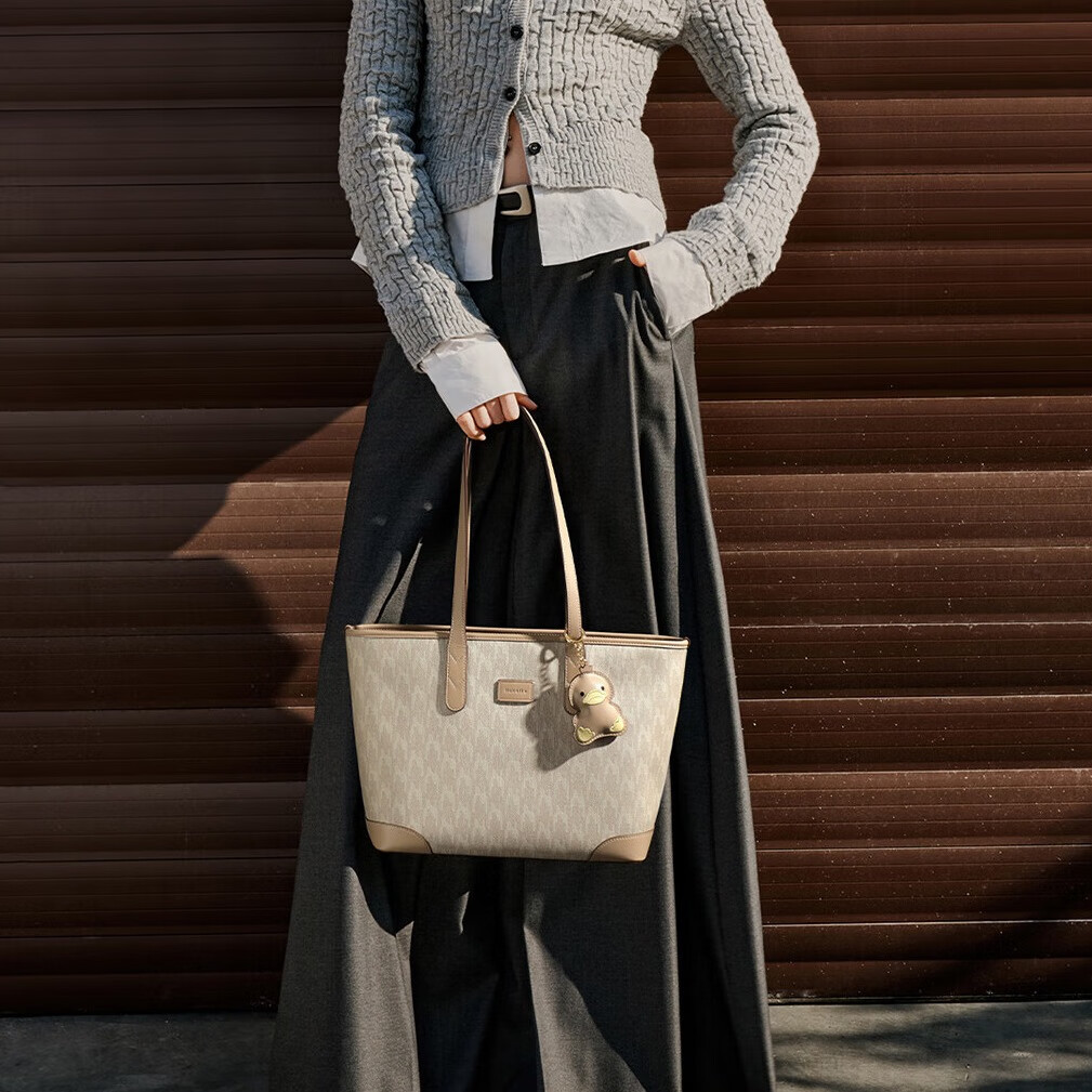 NUCELLE Angelababy's Duck Tote Bag 2026, Light Luxury Niche Commuter Shoulder Bag for Women, Birthday Gift