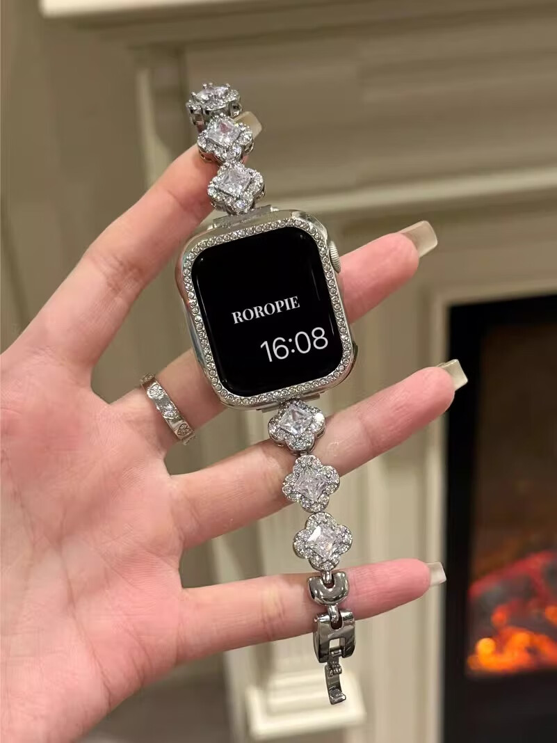 Biaodaige Compatible with Apple S12 Watch, Series S10 Strap, Bracelet Chain, Creative Cute Style, for Apple IWatch S9/S11/8/7, Four-Leaf Clover Chain Strap 1