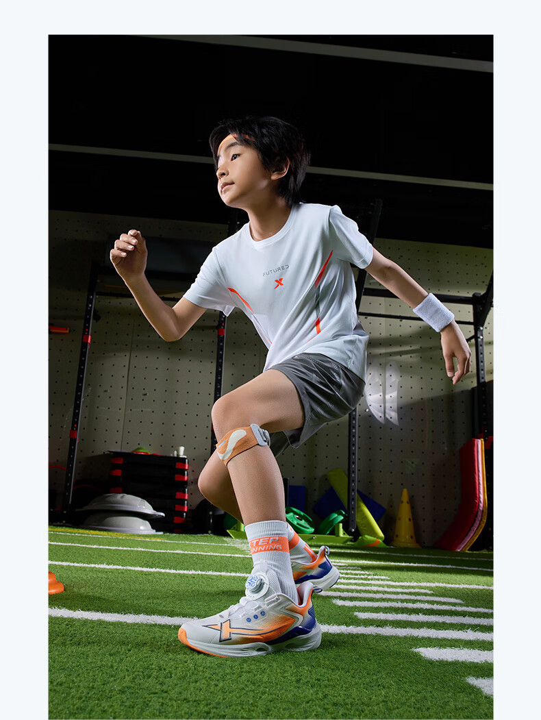 XTEP Kids Boys Mesh Breathable Lightweight Non-slip Rotating Buckle Running Shoes White/Black/Tranquil Blue Size 40 27