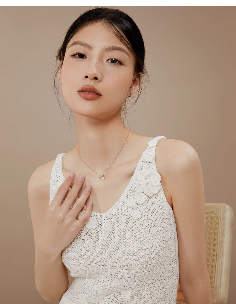 AJIDOU Freshwater Pearl Necklace, Elegant Ginkgo Leaf Collarbone Chain, Gift for Wife, Girlfriend, Valentine's Day Present 3