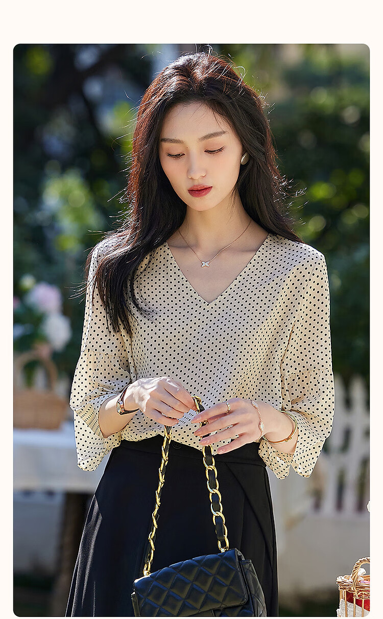 Demana [Artistic Melody] Summer V-Neck Composite Silk Huayao Shirt with Pleated Bell Sleeves Flowing Blouse Women's Top 3