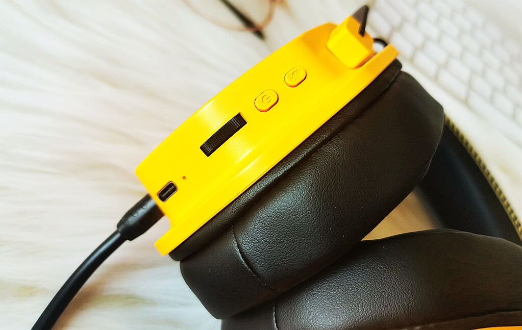 Taidu THS326 Quad-Mode Gaming Headset Bluetooth Wireless Over-Ear 7.1 Surround Sound Wired Esports Delta Operation Valorant FPS Positional Audio Lightning Yellow 26