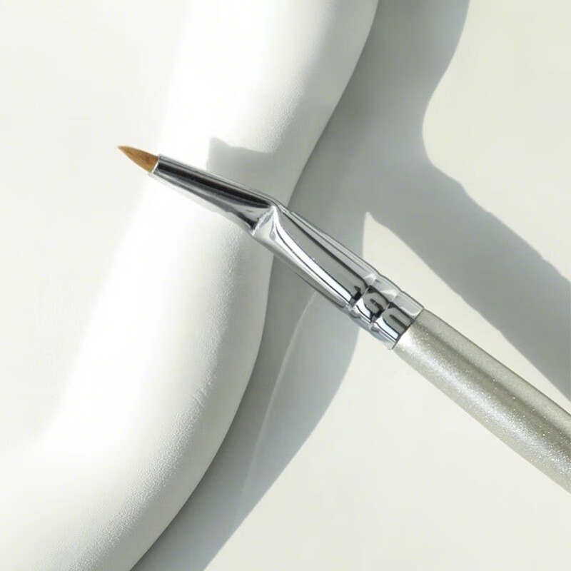 Chense Angled Eyeliner Brush, Detail Brush, Fine Concealer Brush, Eye Makeup Brush for Drawing Tear Troughs and Lower Eyelids