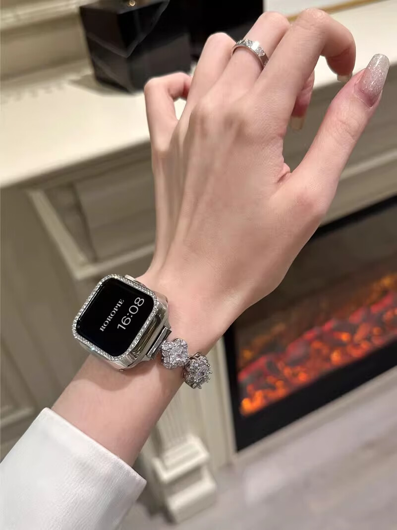Biaodaige Compatible with Apple S12 Watch, Series S10 Strap, Bracelet Chain, Creative Cute Style, for Apple IWatch S9/S11/8/7, Four-Leaf Clover Chain Strap 2