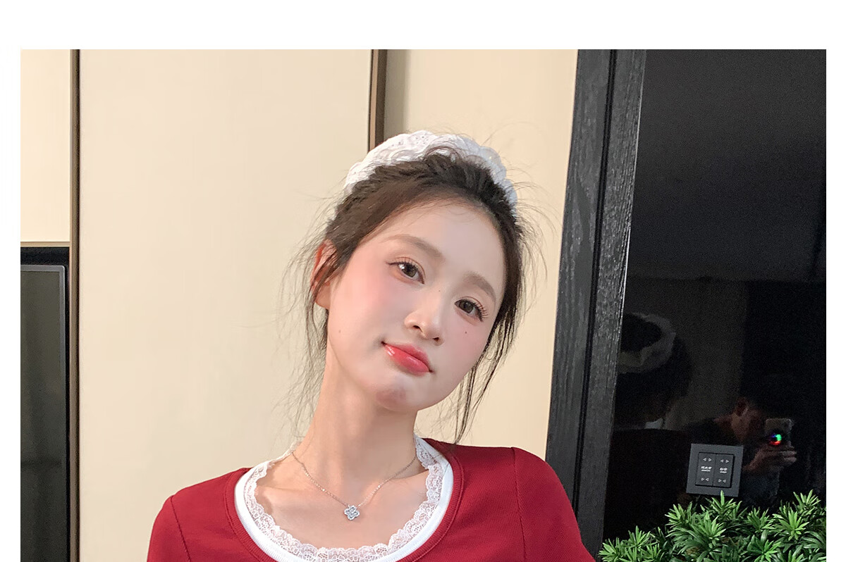 Halo Queen Women's Short-Sleeve T-Shirt, Round Neck, Red And White Contrasting Color Lace Splicing, Slim-Fit Embroidered Bow Waist-Cinching Slimming H52T076 22