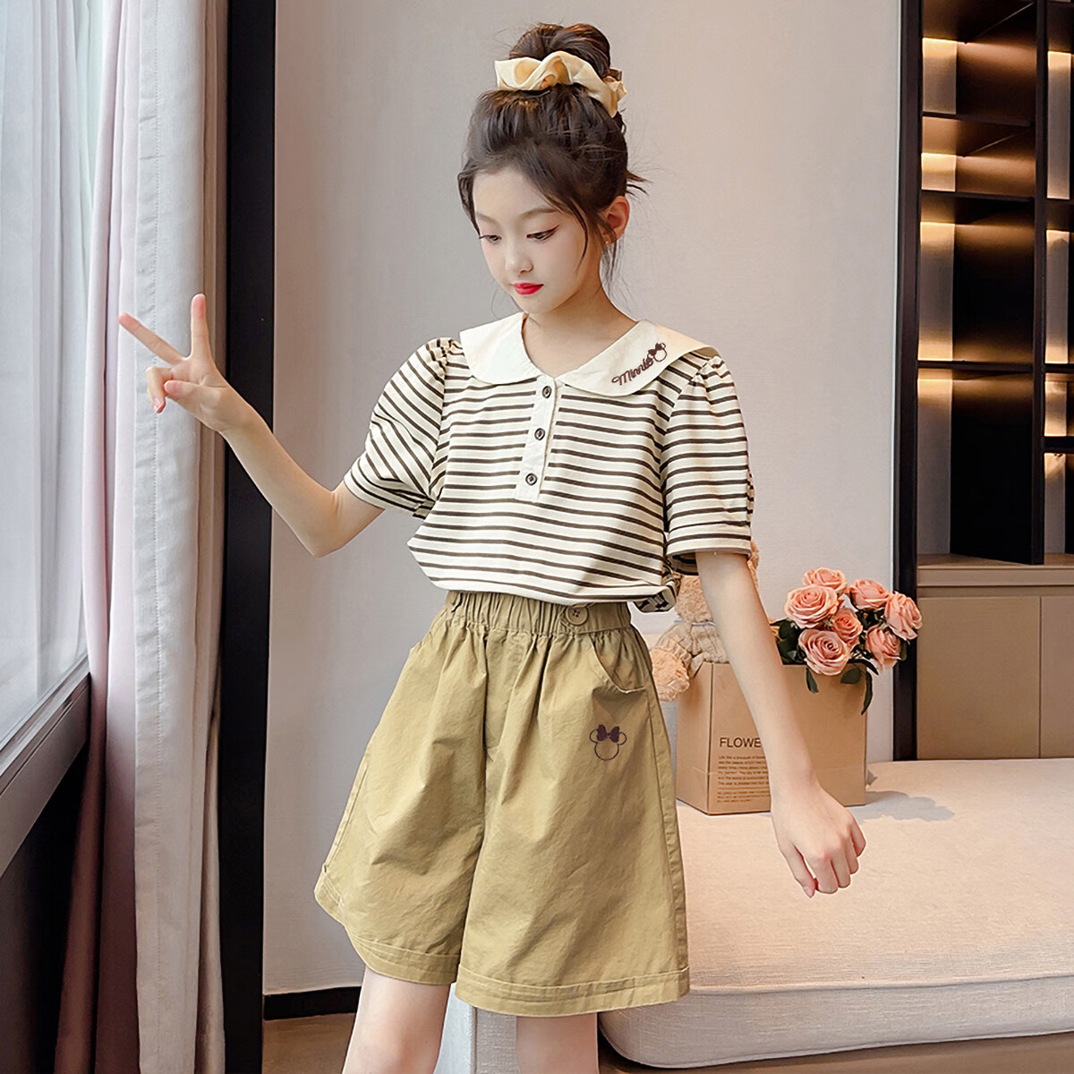 Disney Girls' Summer Set: Short-Sleeve T-Shirt And Shorts, Preppy Style Two-Piece Set with Peter Pan Collar T-Shirt, Khaki, Size 120