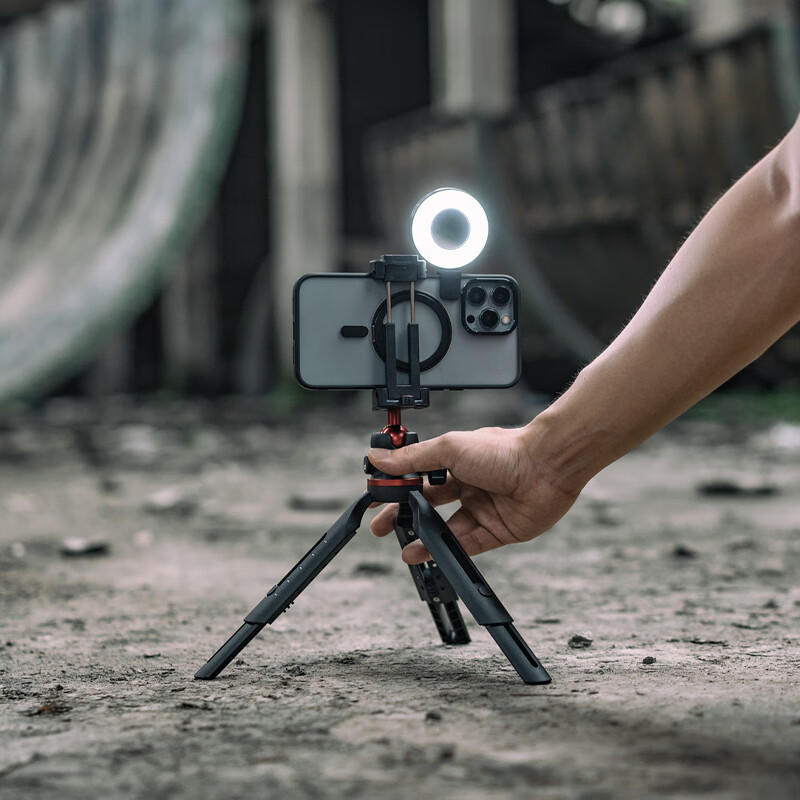 SUREWO Magnetic Phone Light, Pocket-Sized Portable Flashlight, Suitable for Apple IPhone 16/15, Mini Selfie MagSafe Photography Light, Portable Beauty Camera Light