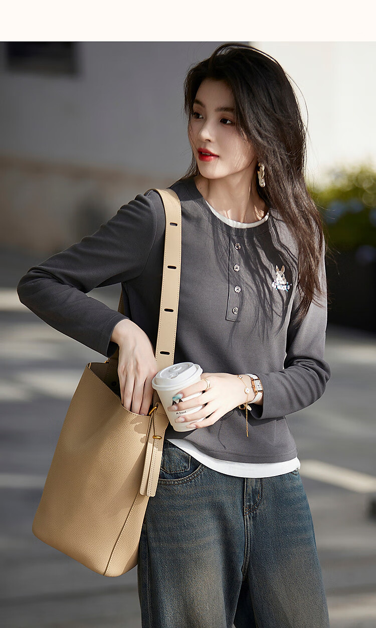 Demna【Rabbit Patchwork Fake Two-piece Women's T-shirt】2025 Autumn New Commuter Round Neck Long Sleeve T-shirt Women 11