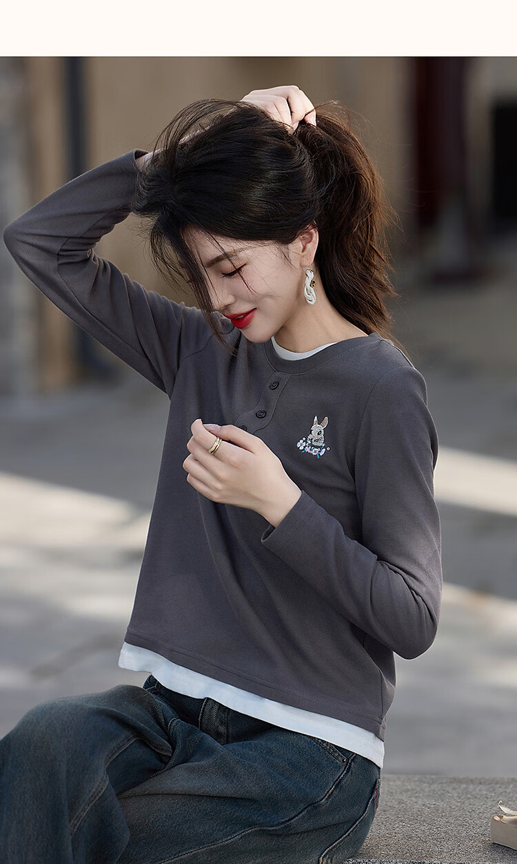 Demna【Rabbit Patchwork Fake Two-piece Women's T-shirt】2025 Autumn New Commuter Round Neck Long Sleeve T-shirt Women 12