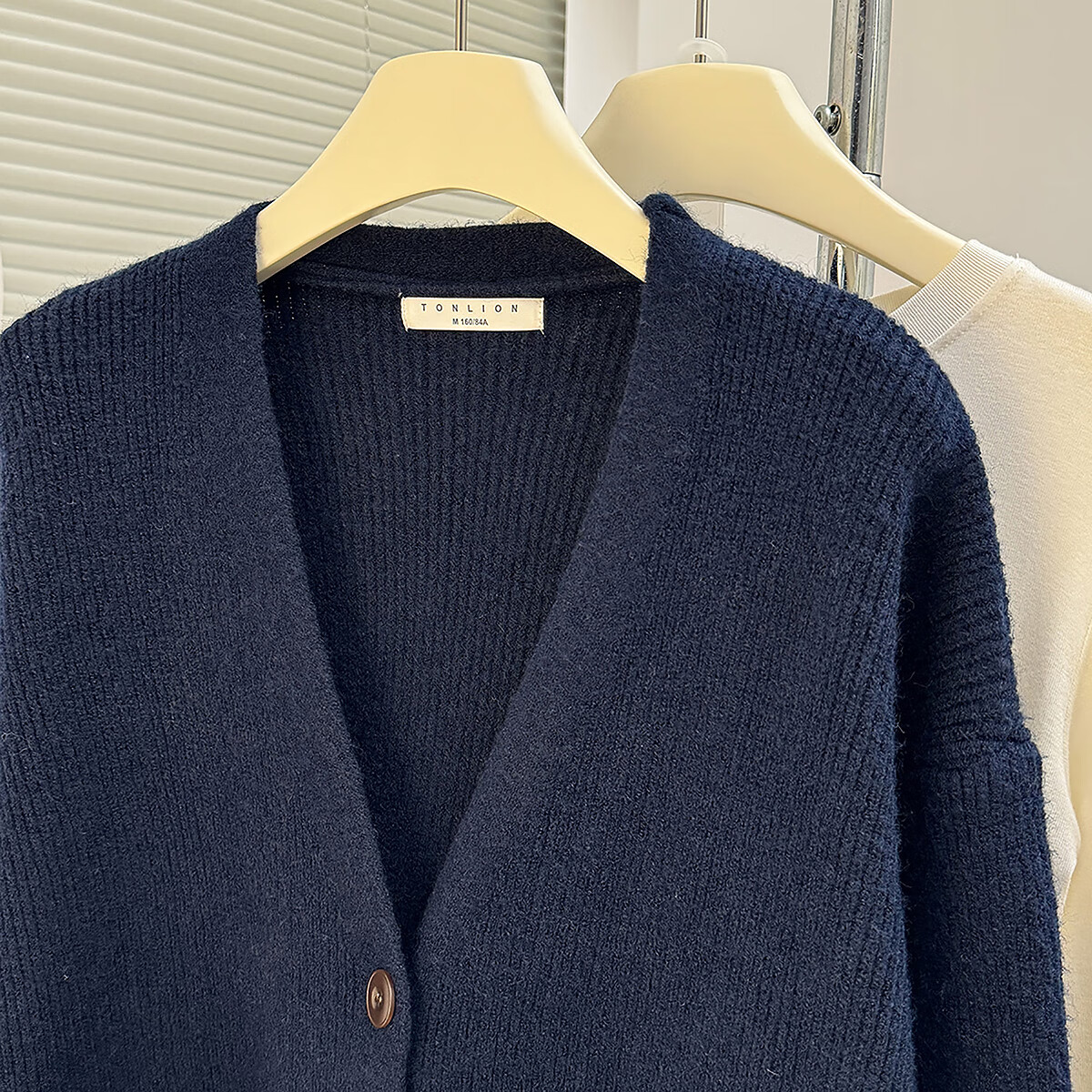 TonLion 2025 Autumn Winter Artistic Minimalist Versatile V-Neck Cardigan Women's Knit Sweater High-End Feel