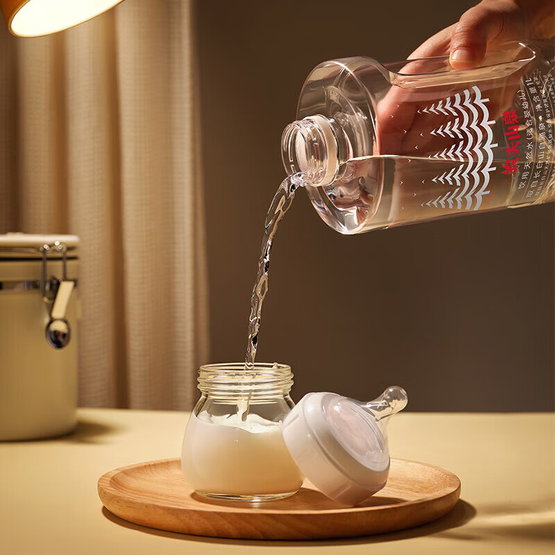 农夫山泉饮用水 饮用天然水(适合婴幼儿) 低钠1L*8瓶 整箱装