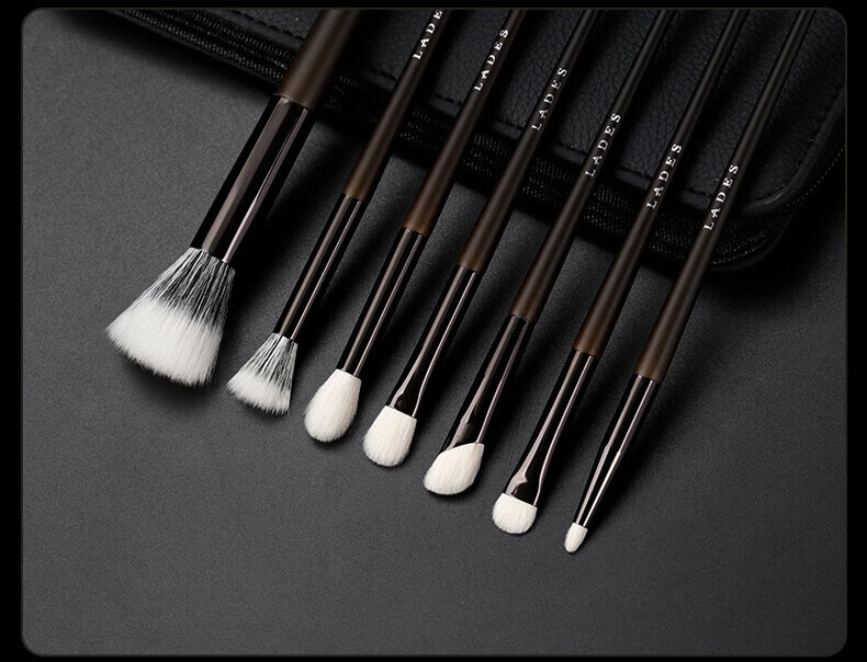 LADES Wooden 15-Piece Makeup Brush Set Animal Hair Powder Brush Lip Brush Concealer Brush Beauty Tools 23