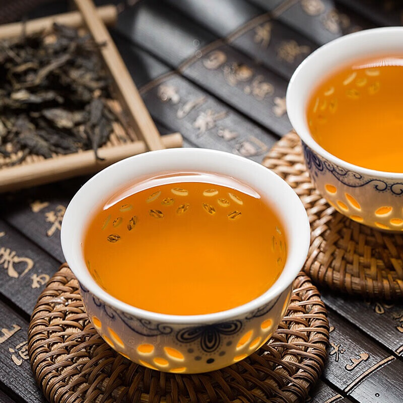 七彩雲南茶叶 普洱茶生茶 巴达山乔木古树饼茶 简装357g/饼 2018年陈料