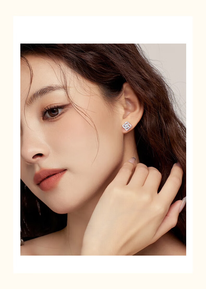 Chow Tai Fook Weekly Light Luxury High-End Silver Stud Earrings for Women Gift Box Birthday Present for Girlfriend 11