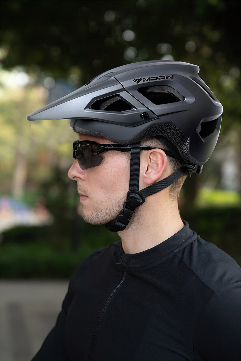 MOON Integrated Cycling Helmet Aerodynamic Safety Helmet Mountain Road Bike Enlarged Visor Flowing Gray 8