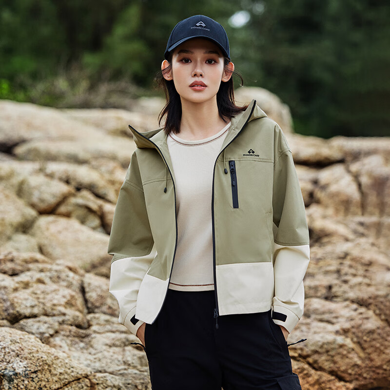 Pioneer Camp New Women's Jacket, Windproof And Waterproof Long-Sleeve Coat, Outdoor Short Hooded Jacket for Women, Spring And Autumn Style, Commuter Wear