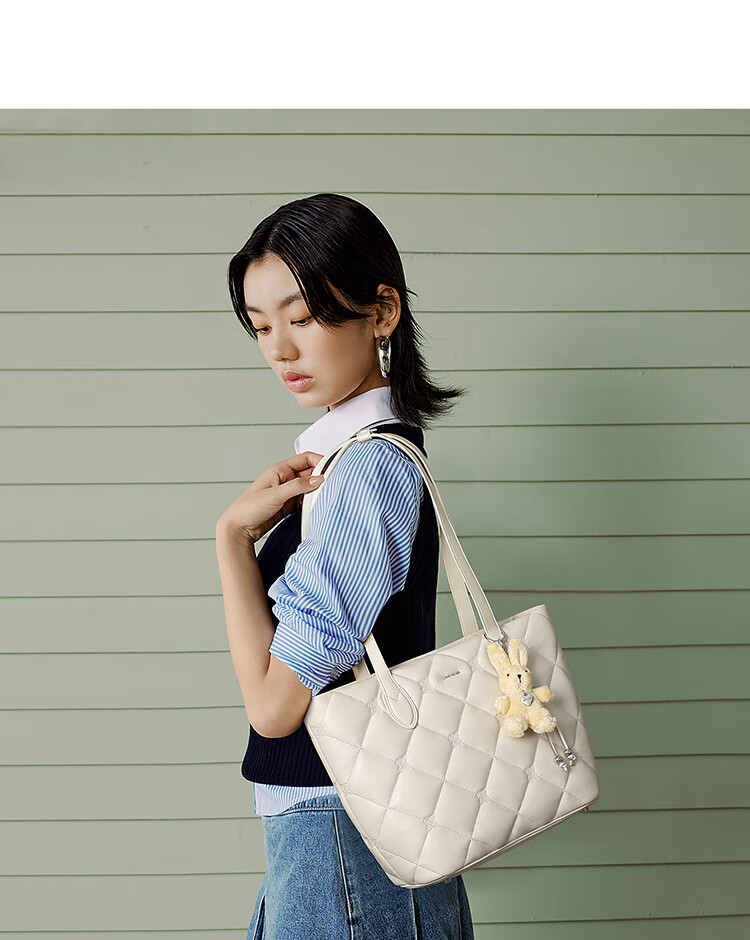 JUST STAR Tote Bag for Women, 2026 New Style Handbag, Light Luxury Shoulder Bag, Large Capacity Commuter Bag for Women, Birthday Gift for Wome 1