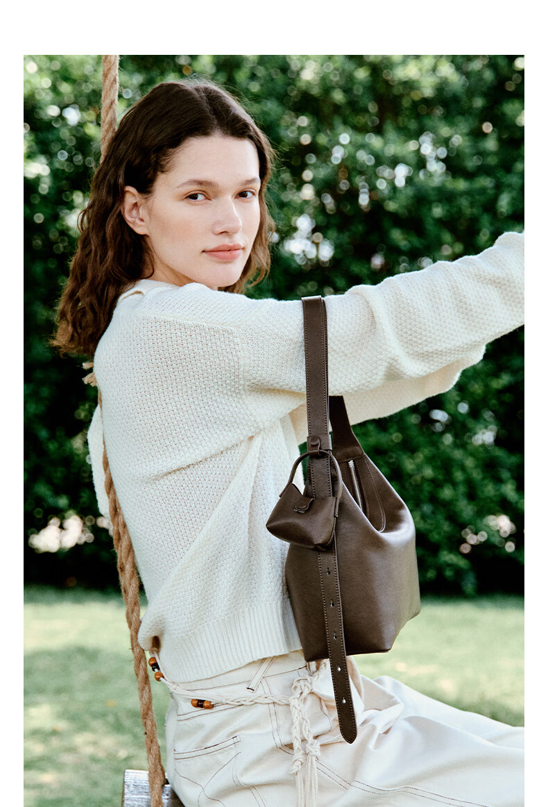 La Festin Retro Large Capacity Cowhide Tote Bag for Women, 2026 New Style Commuter Shoulder Bag, Birthday Gift for Girls 2