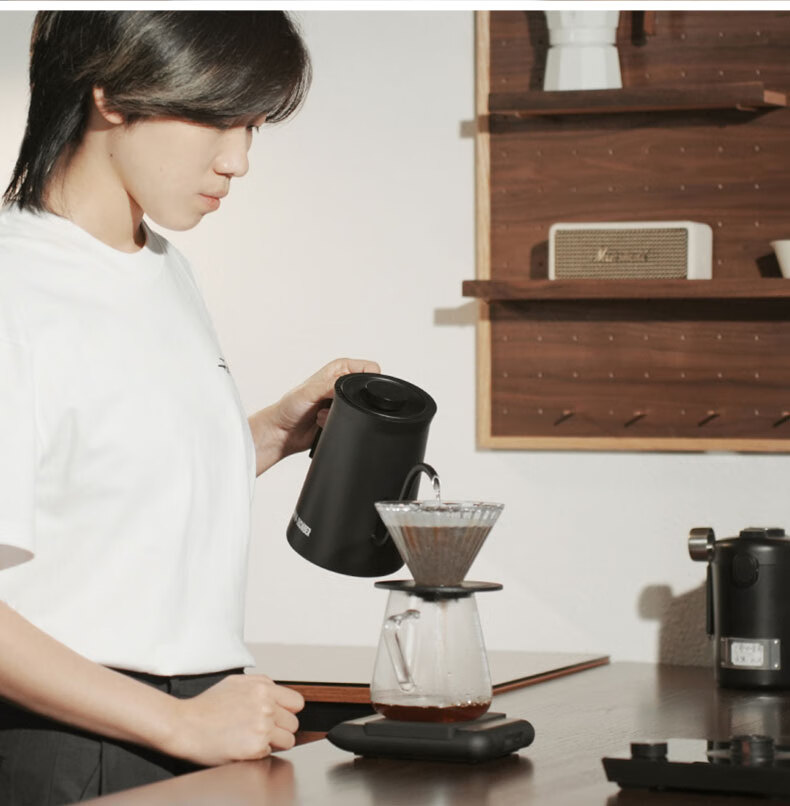 MHW-3BOMBER Assassination Bomber Temperature-Controlled Pour-Over Kettle, Electric Heating Pour-Over Flow Control Smart Coffee Kettle, Home Electric Water-Heated Tea Maker 40
