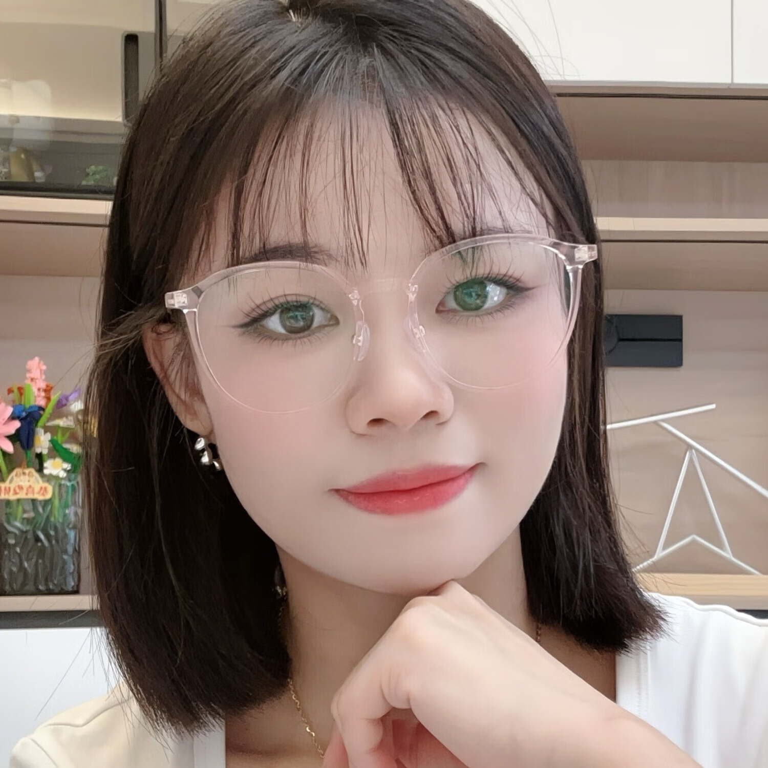 Jingpintang Japanese Imported Reading Glasses for Women, Genuine High-Definition Anti-Blue Light Presbyopic Glasses for Mom to Read Books And Use Phones, 250 Degrees